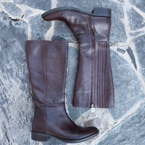 Sleek Geox knee-high leather boots in rich chocolate brown - Picture 1 of 12